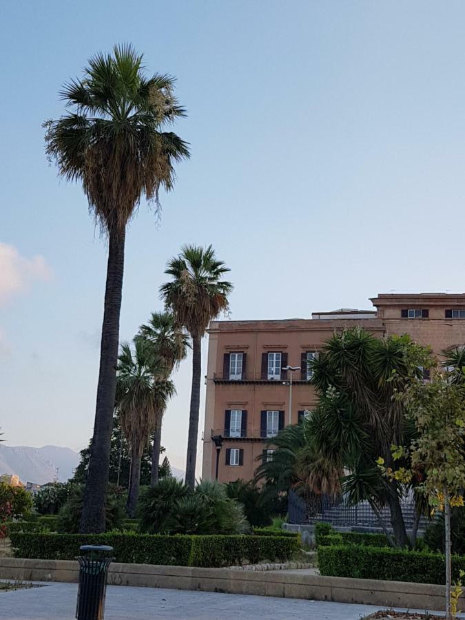 Casa Vacanze Villa D'Orleans Palermo Exterior foto