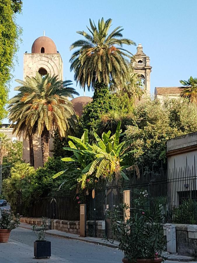 Casa Vacanze Villa D'Orleans Palermo Exterior foto
