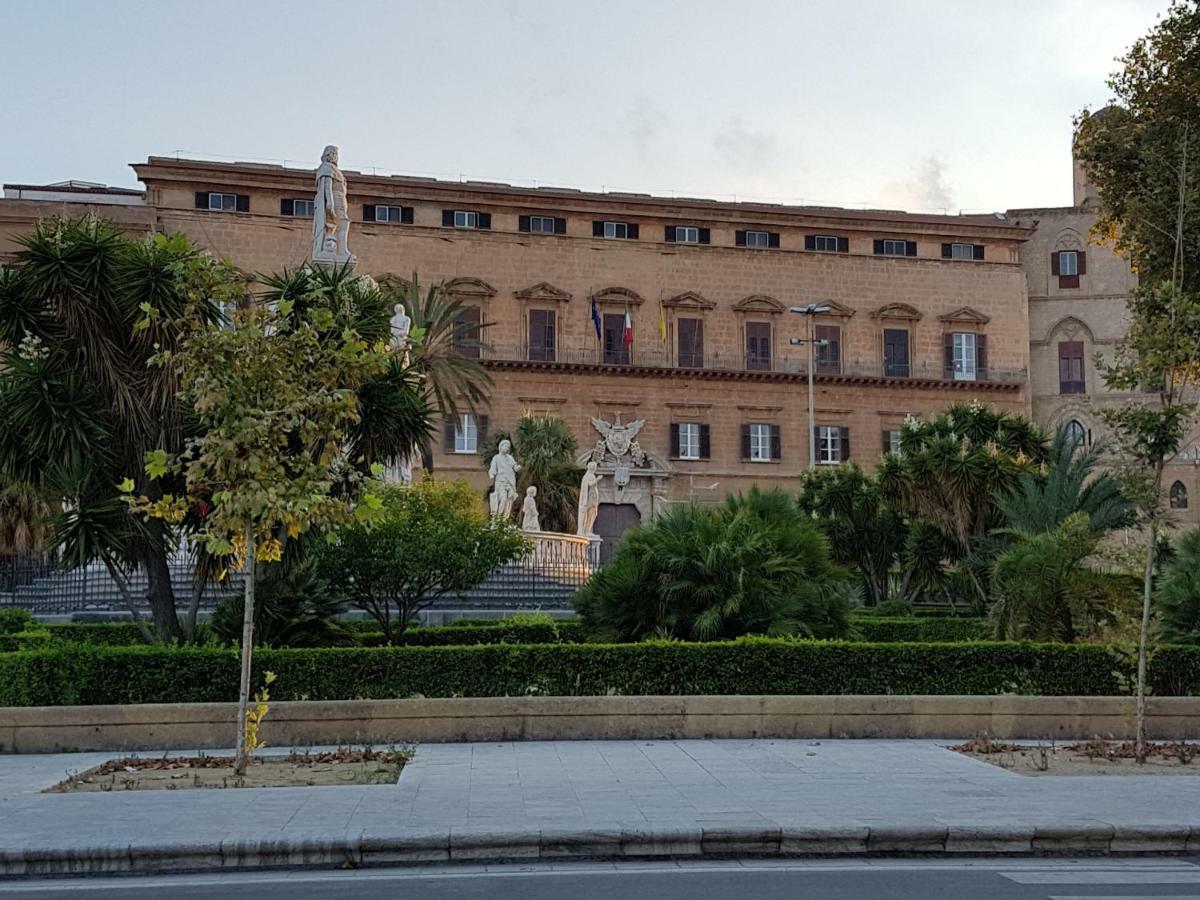 Casa Vacanze Villa D'Orleans Palermo Exterior foto