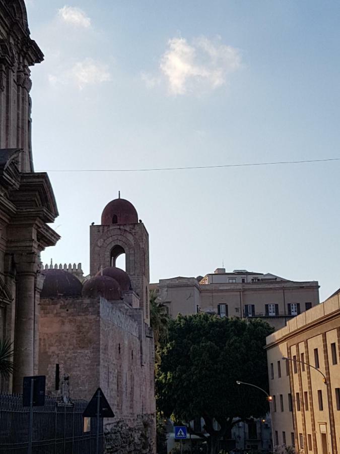 Casa Vacanze Villa D'Orleans Palermo Exterior foto