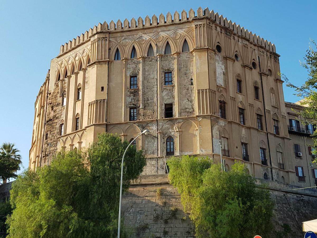Casa Vacanze Villa D'Orleans Palermo Exterior foto